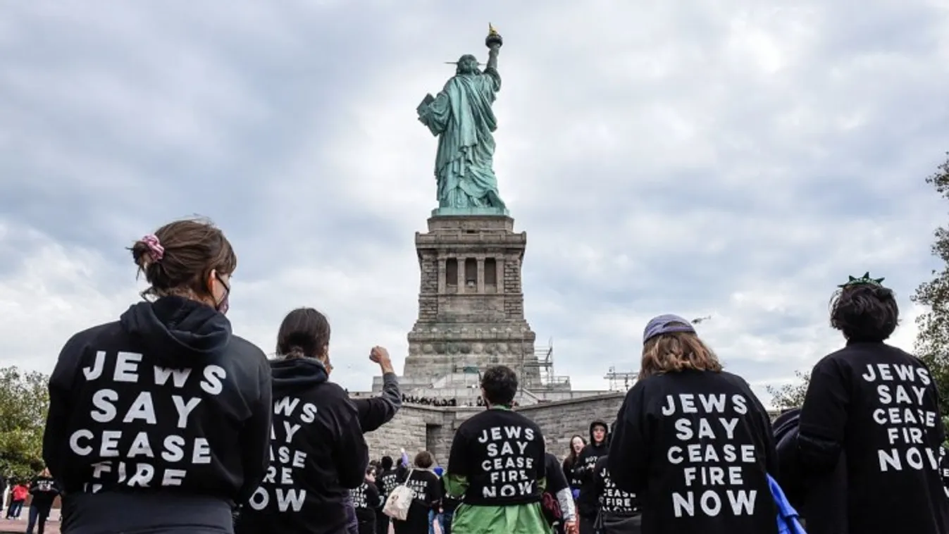 Zsidó aktivisták megszállták a New York-i Szabadság-szobrot, hogy tűzszünetet követeljenek