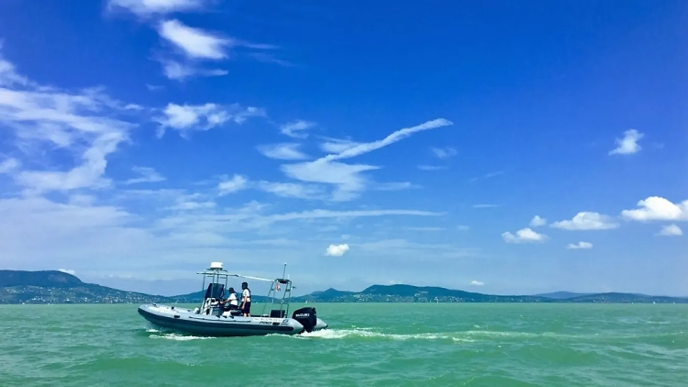 Fél kilométerre voltak a parttól, nem tudtak kievezni