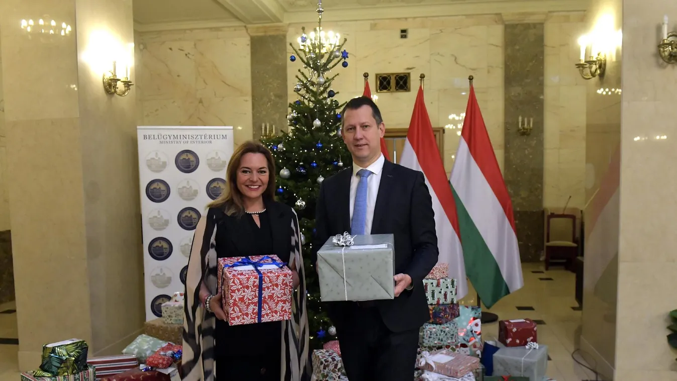 Kormányzati dolgozók ajándékokkal lepték meg a nevelőotthonokban élő gyerekeket + videó