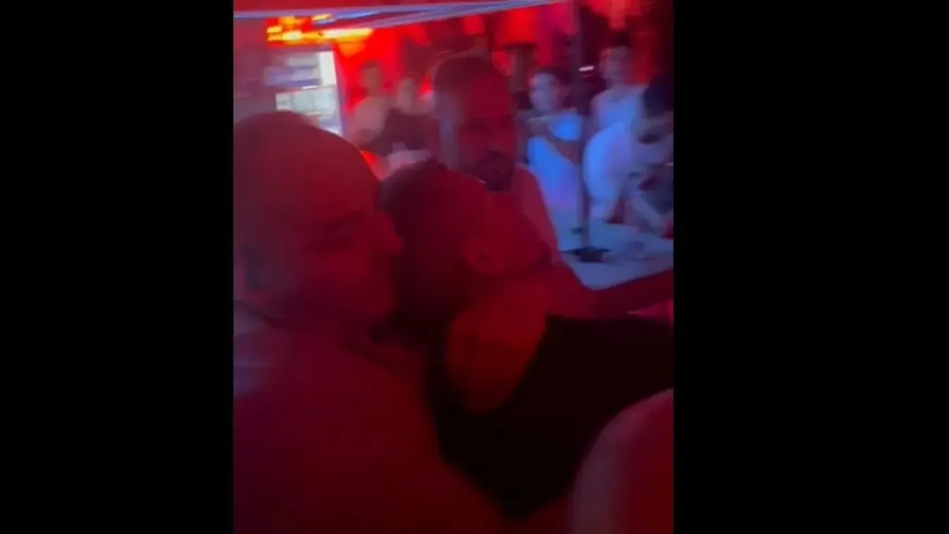 Így bulizott Magyar Péter: egy fiatal lány lábai között csúszik-mászik + videó