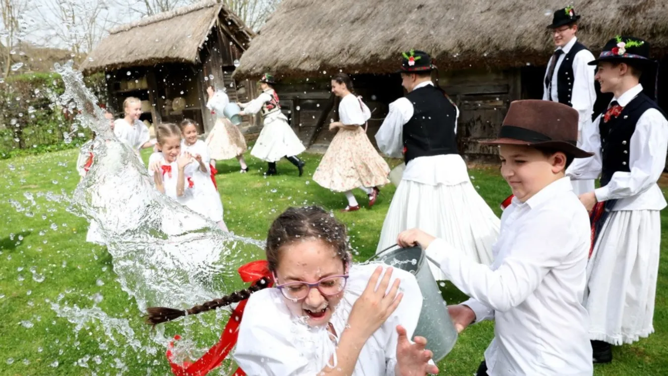 Így locsolkodtak vödörrel, szifonnal, sőt, motorcsónakkal a legények húsvéthétfőn – körkép