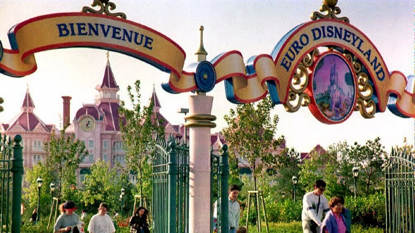 Fegyverekkel és egy Koránnal készült a Disneylandbe