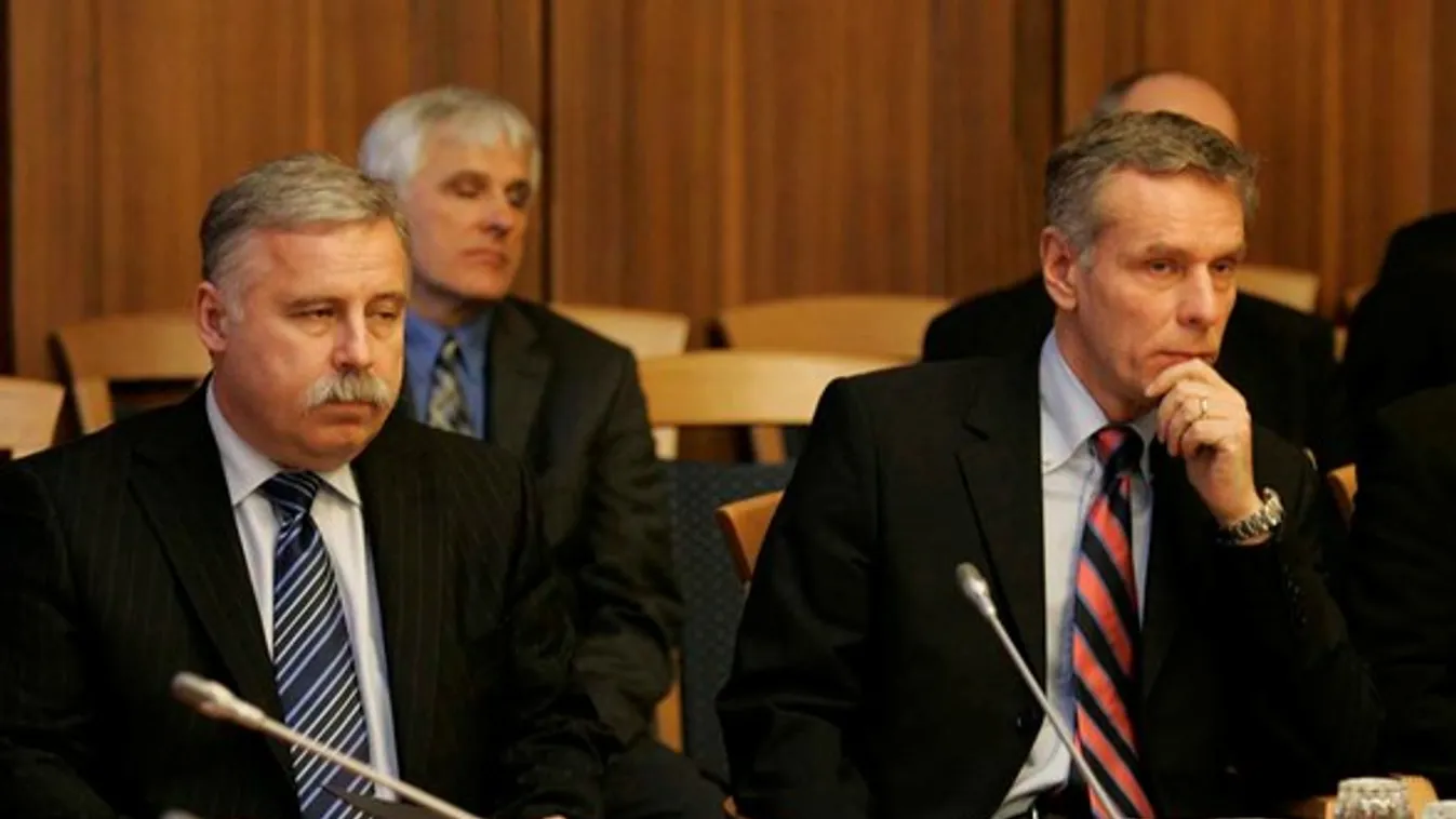 Feloldották a kémper titkosítását – az ügyészség szerint Gyurcsányék kiszolgáltatták hazánkat az orosz titkosszolgálatnak