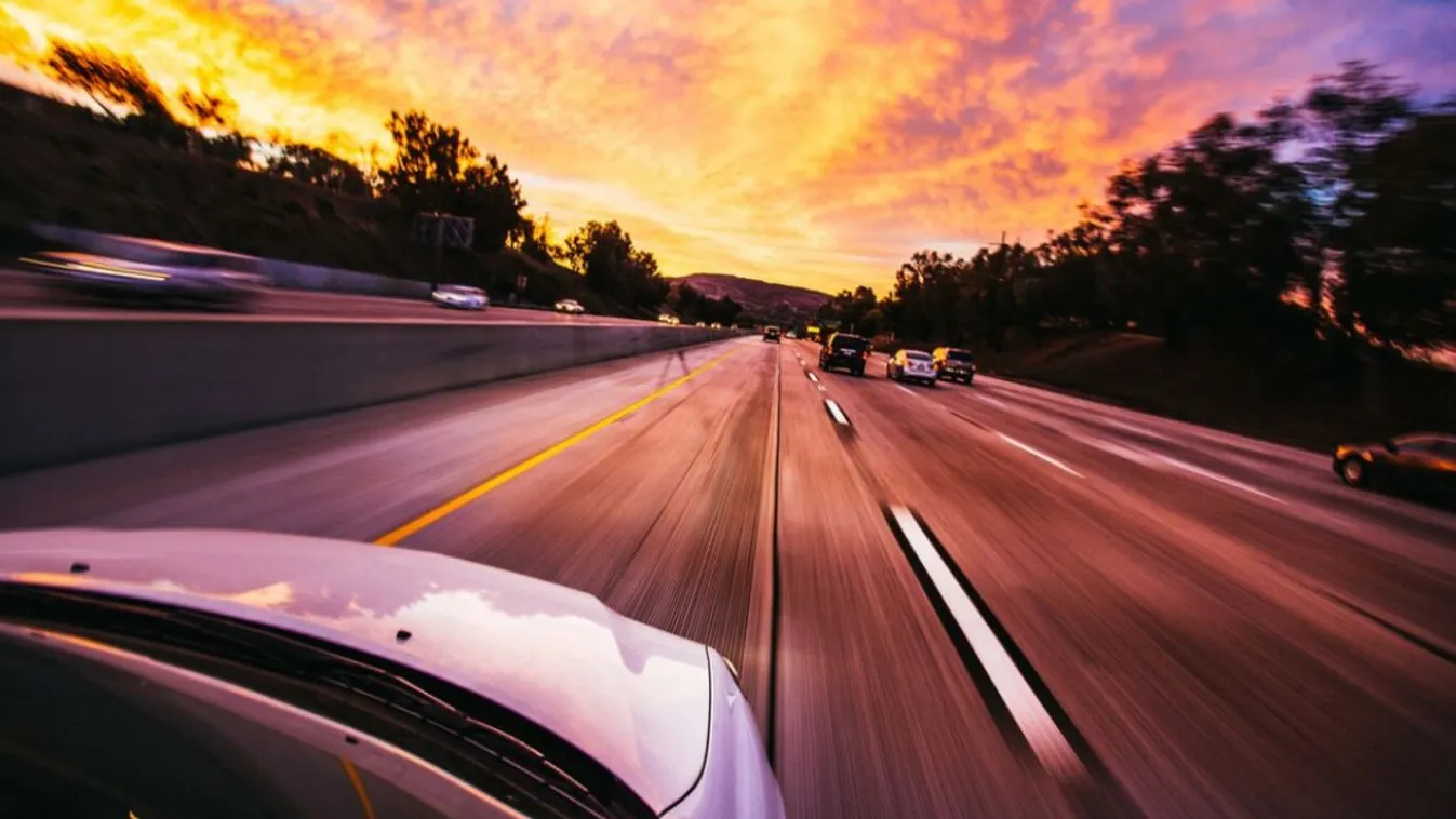 Autóval üldözte a haragosát