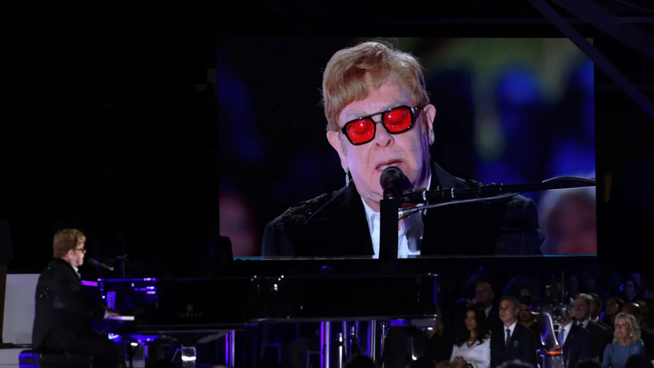 Elton John koncertet adott a Fehér Ház kertjében