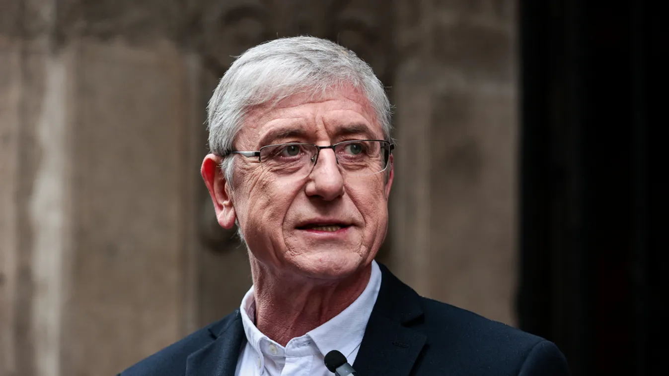 Rohamtempóban takarítják el Gyurcsány minden nyomát