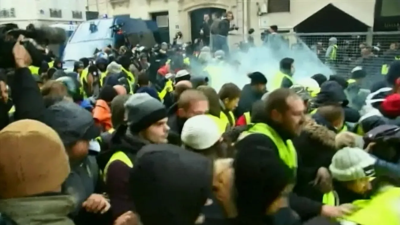 Sárgamellényesek: több mint ötszáz tüntetőt állítottak elő