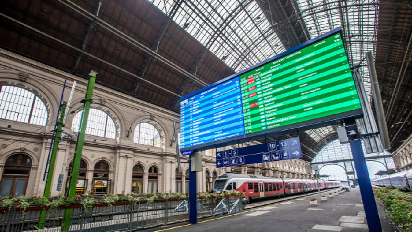 Nem hunyorgunk többé a Keleti pályaudvar kijelzője előtt