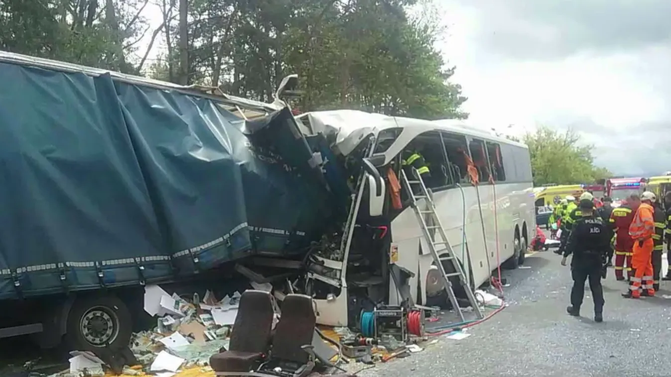 Menczer Tamás államtitkár beszámolt a buszbaleset fejleményeiről
