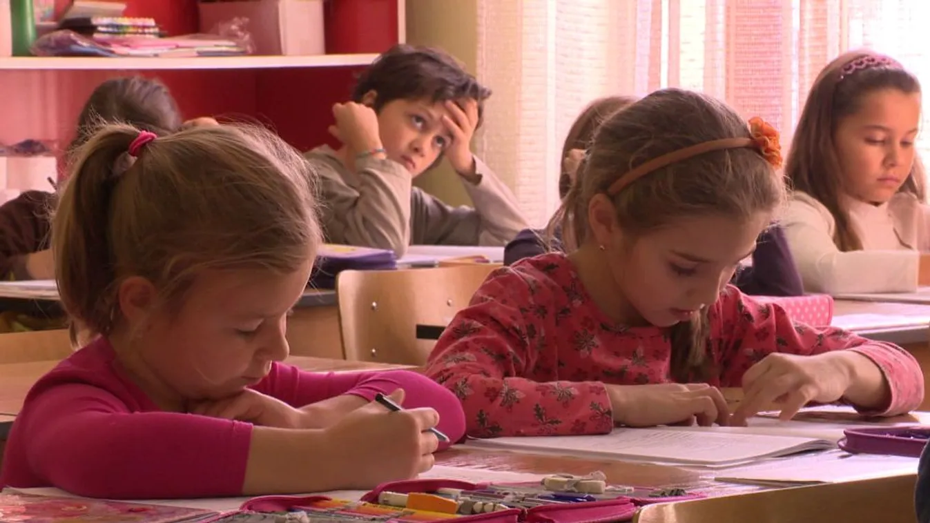 Csökkentik a tanórák számát Romániában