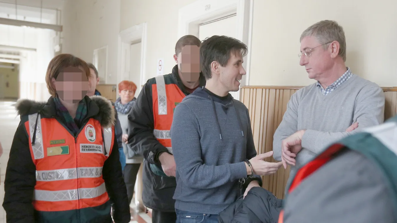 Czeglédy Csaba időt nyer Gyurcsányék segítségével