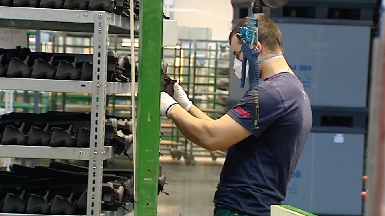 Diplomás és garantált bérminimumot szeretnének