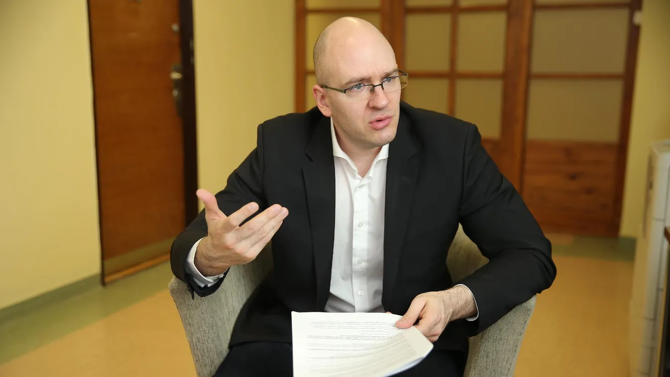 Szembesítené a hiteleseket a kormánnyal a Jobbik