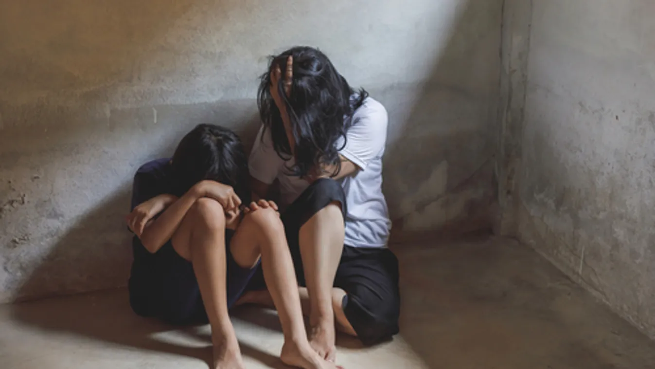 Családja kényszerített prostitúcióra egy kiskorút