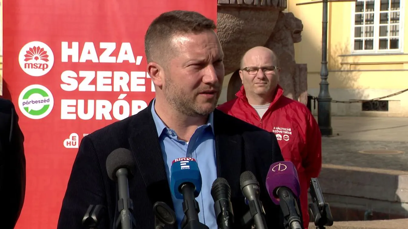 Ujhelyinek nincs baja az „elvtárs” megszólítással