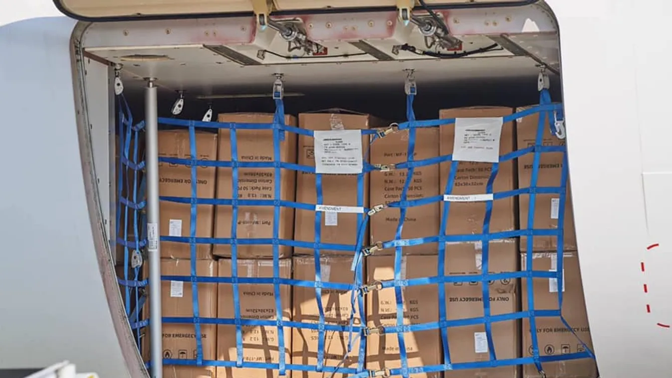 Szijjártó: újabb egészségügyi szállítmány érkezett Kínából