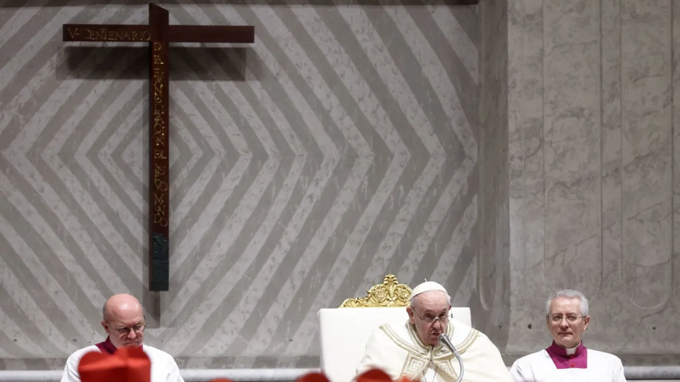 Ferenc pápa elődje lelki üdvéért imádkozott újévi miséjén