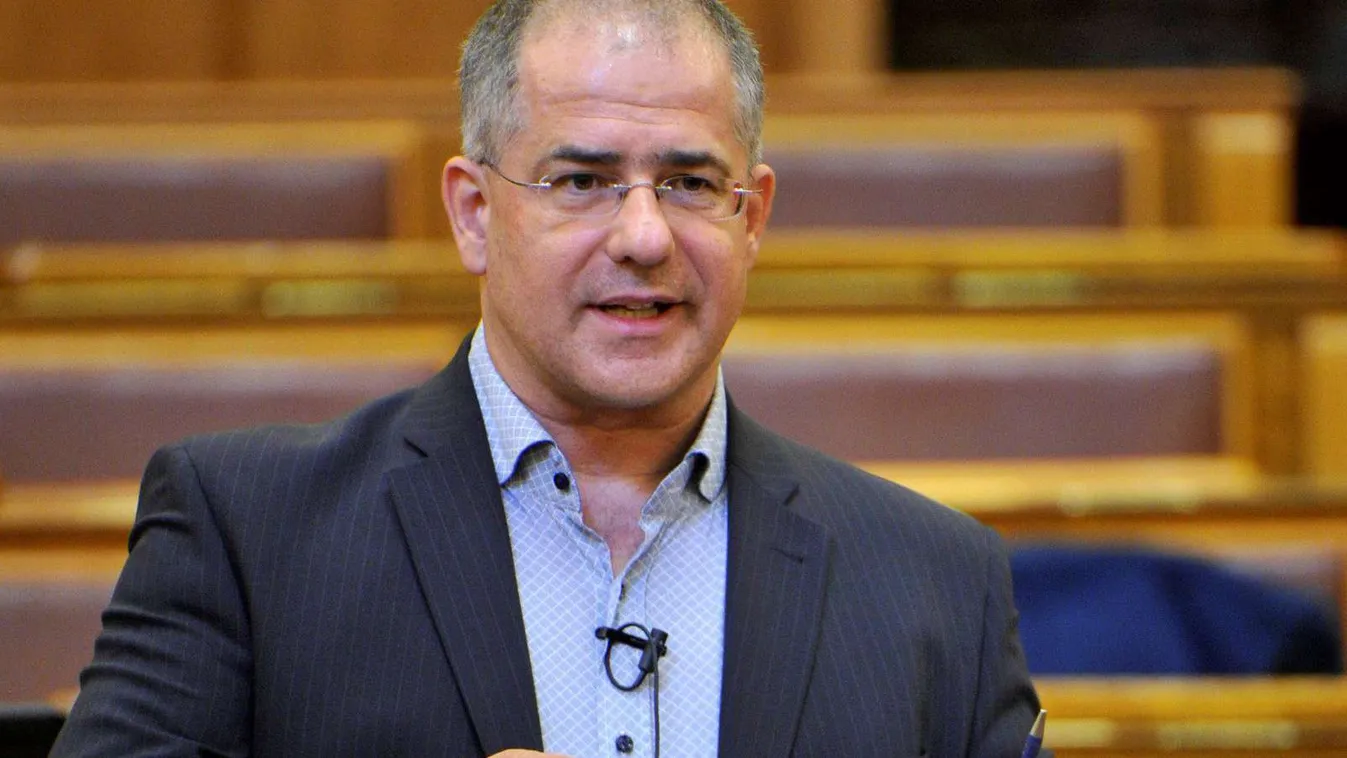 Kósa Lajos: A tervezett törvény megtiltja a kizárólagossági szerződéseket a sör-, az üdítő- ás az ásványvíz-piacon