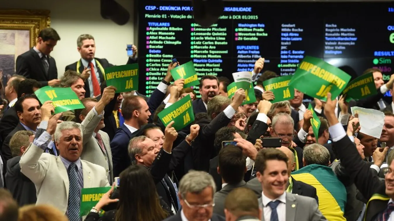 Az első szög az elnök koporsójába