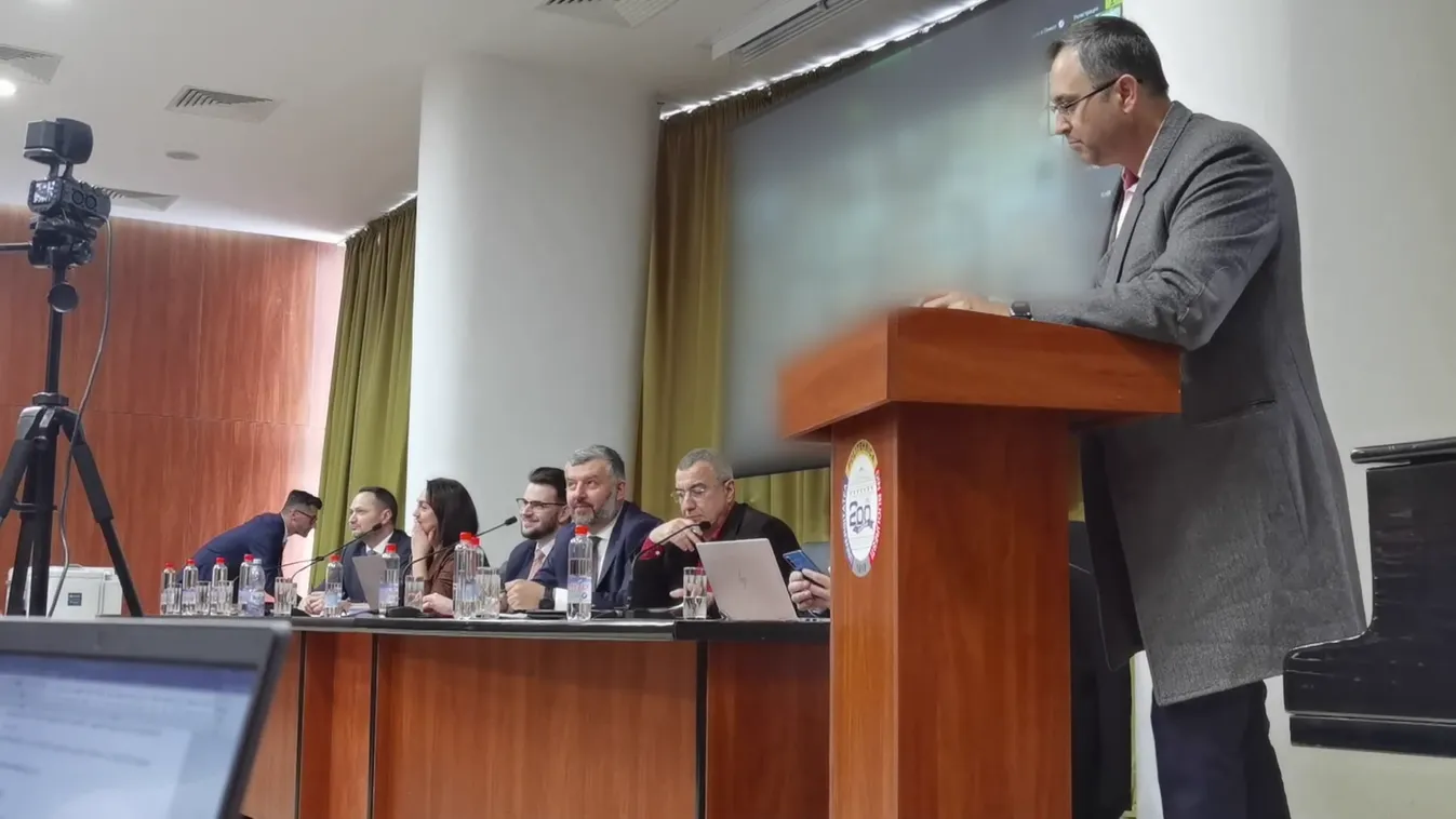 Kibervédelmi konferencia pornóképekkel