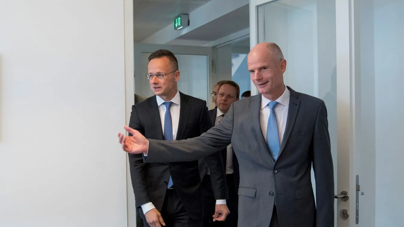 Szijjártó Péter: Az EU sikertelen lesz, ha "nem hajt végre hajtűkanyart" migrációs politikájában