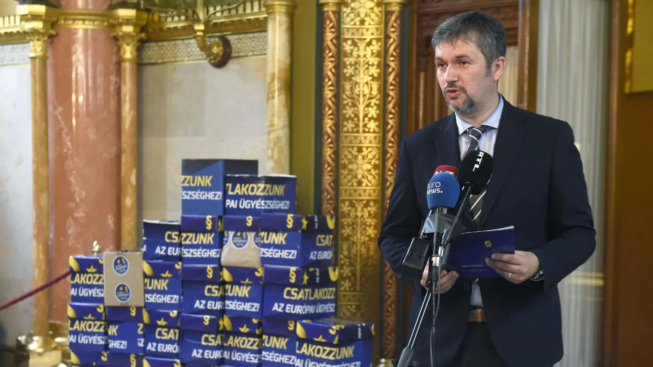 888.hu: Szélhámosság Hadházy aláírásgyűjtő akciója