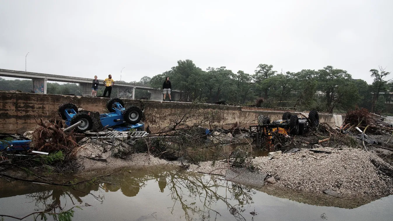 Tovább nőtt az áldozatok száma a katasztrófa sújtotta texasi régióban