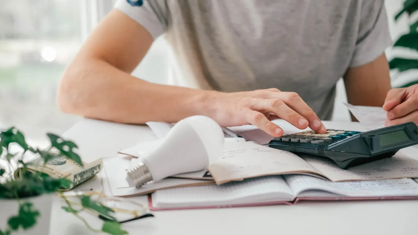 Hétfőtől megfeleződnek több tízezer mikro- és kisvállalkozás energiadíjai