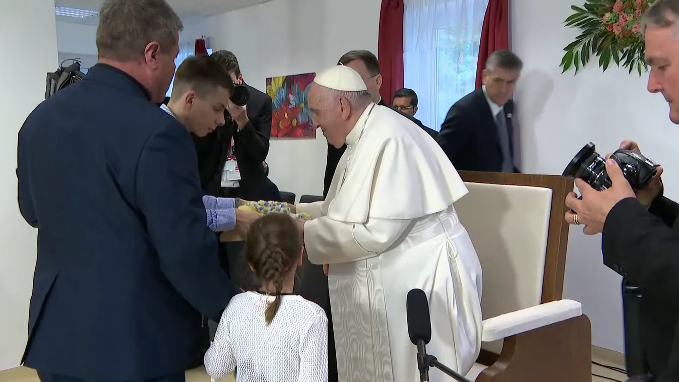 Vak gyerekekkel találkozott a Szentatya