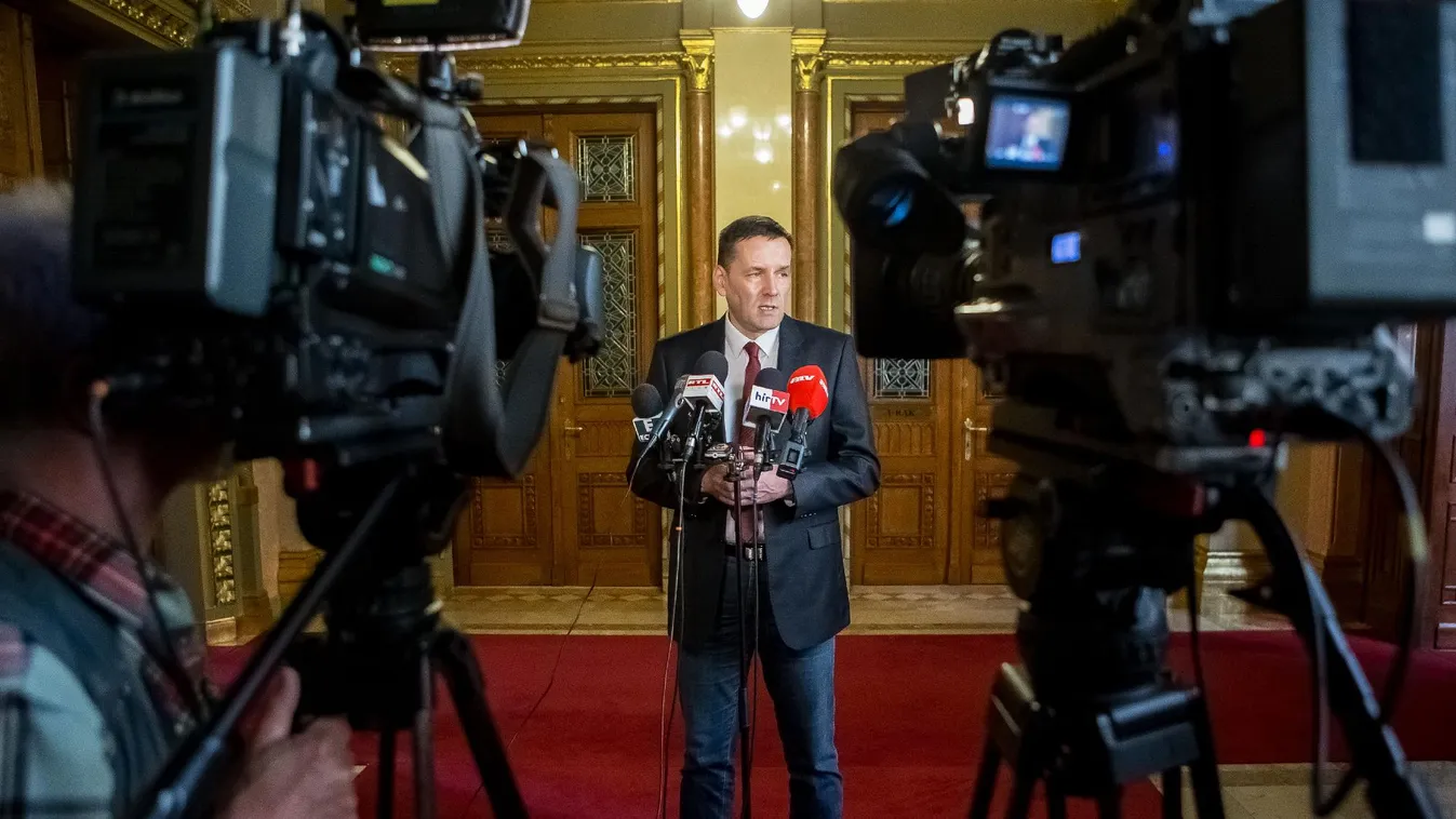 Megfenyegették Volner Jánost és családját