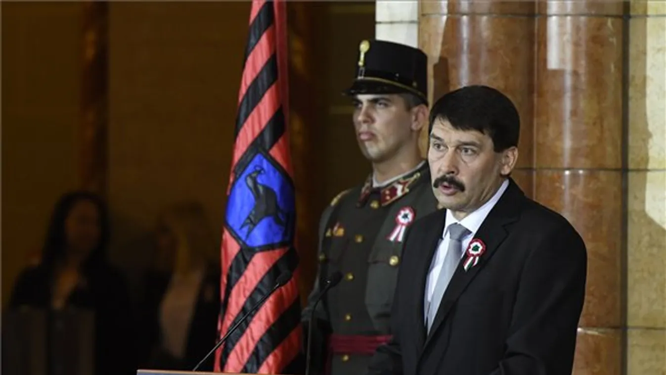 Áder aláírta, szigorítják a határzárat