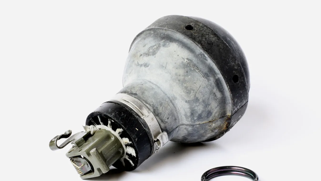 Megtiltották Franciaországban az egyik könnygázgránát használatát