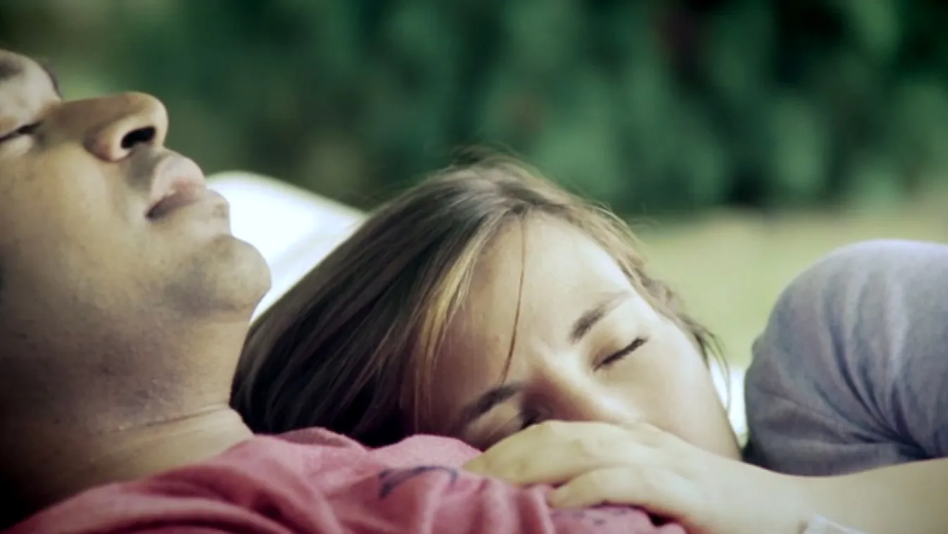 Három esküvő – Vetítő