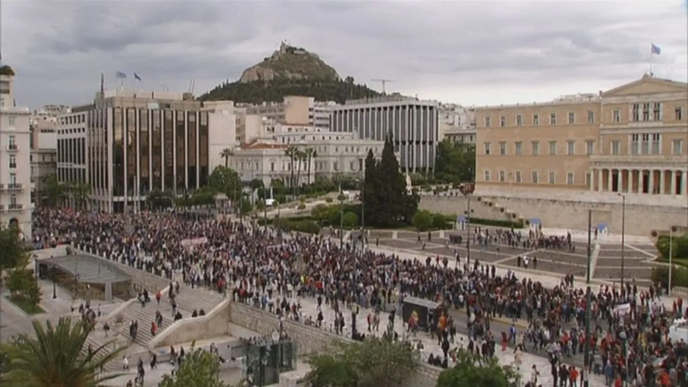 Tízezrek tüntettek Athénban a megszorítások miatt