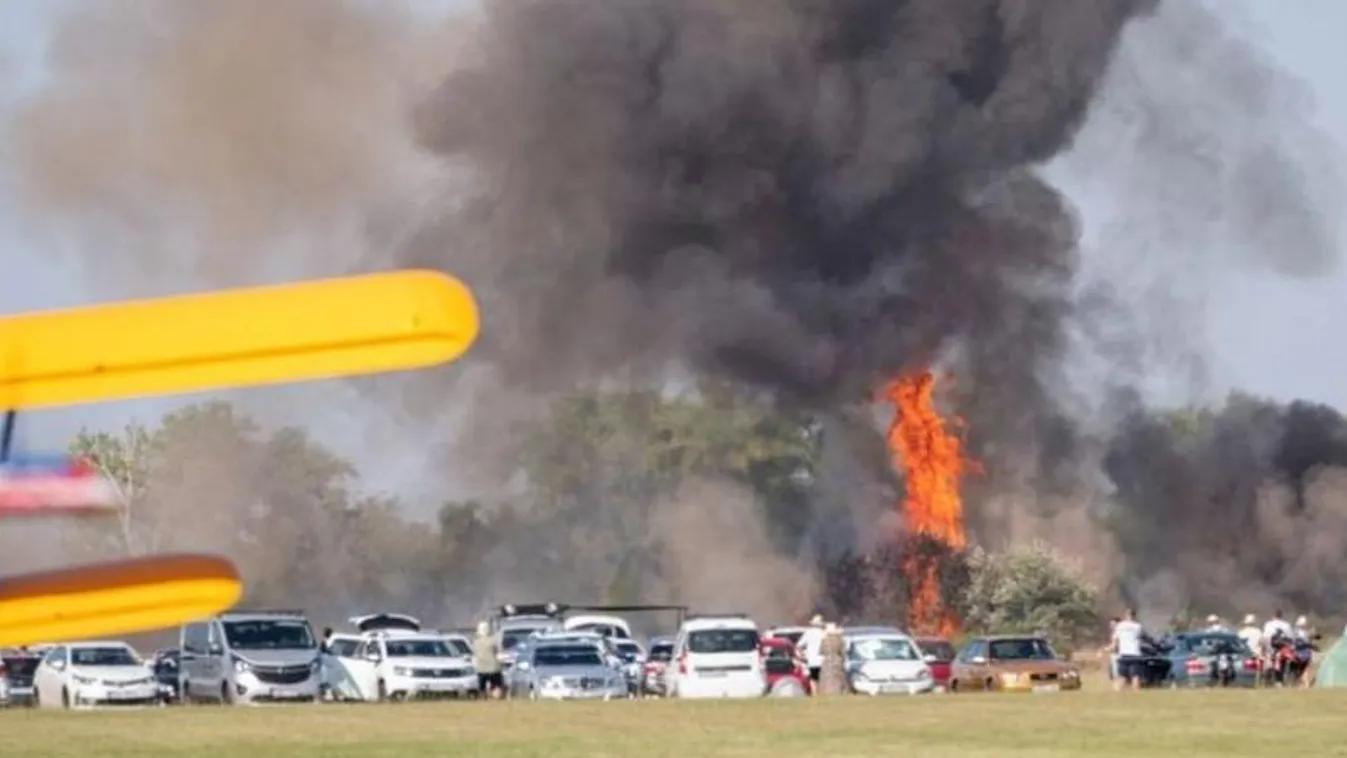 Lezuhant egy repülőgép a börgöndi repülőnapon, ketten meghaltak, többen súlyosan megsérültek (videó)