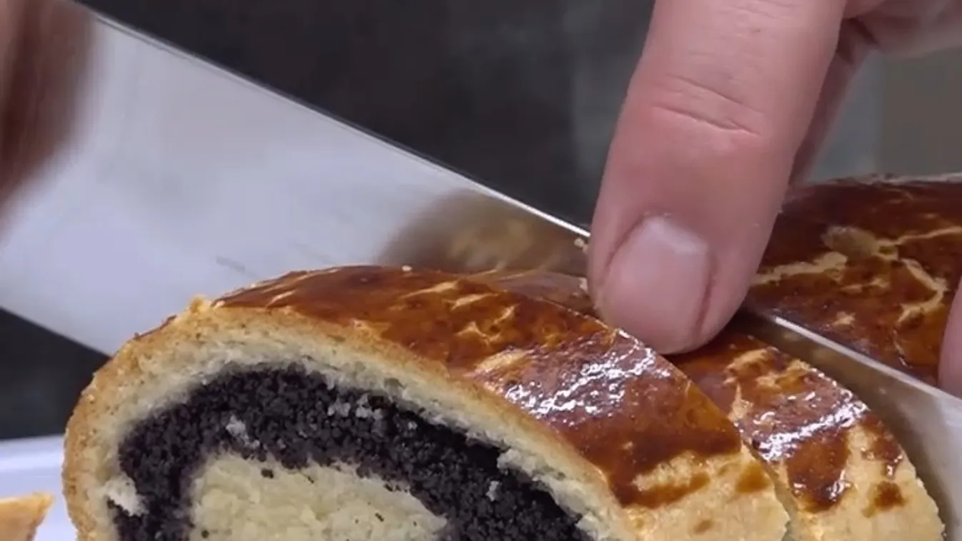 A karácsony egyik hagyományos édessége, a bejgli + videó