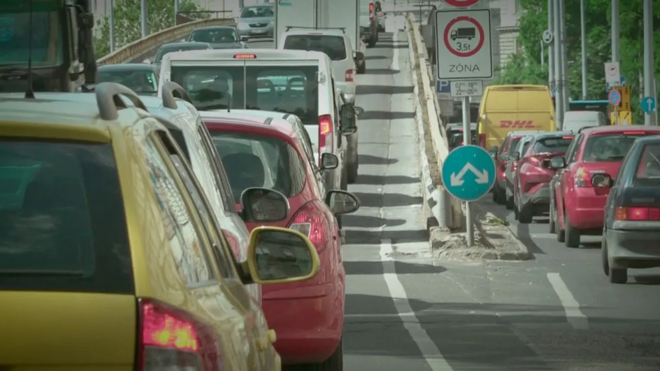 Újabb sávokat vett el az autósoktól Karácsony Gergely, hatalmas káosz és dugó Budapesten