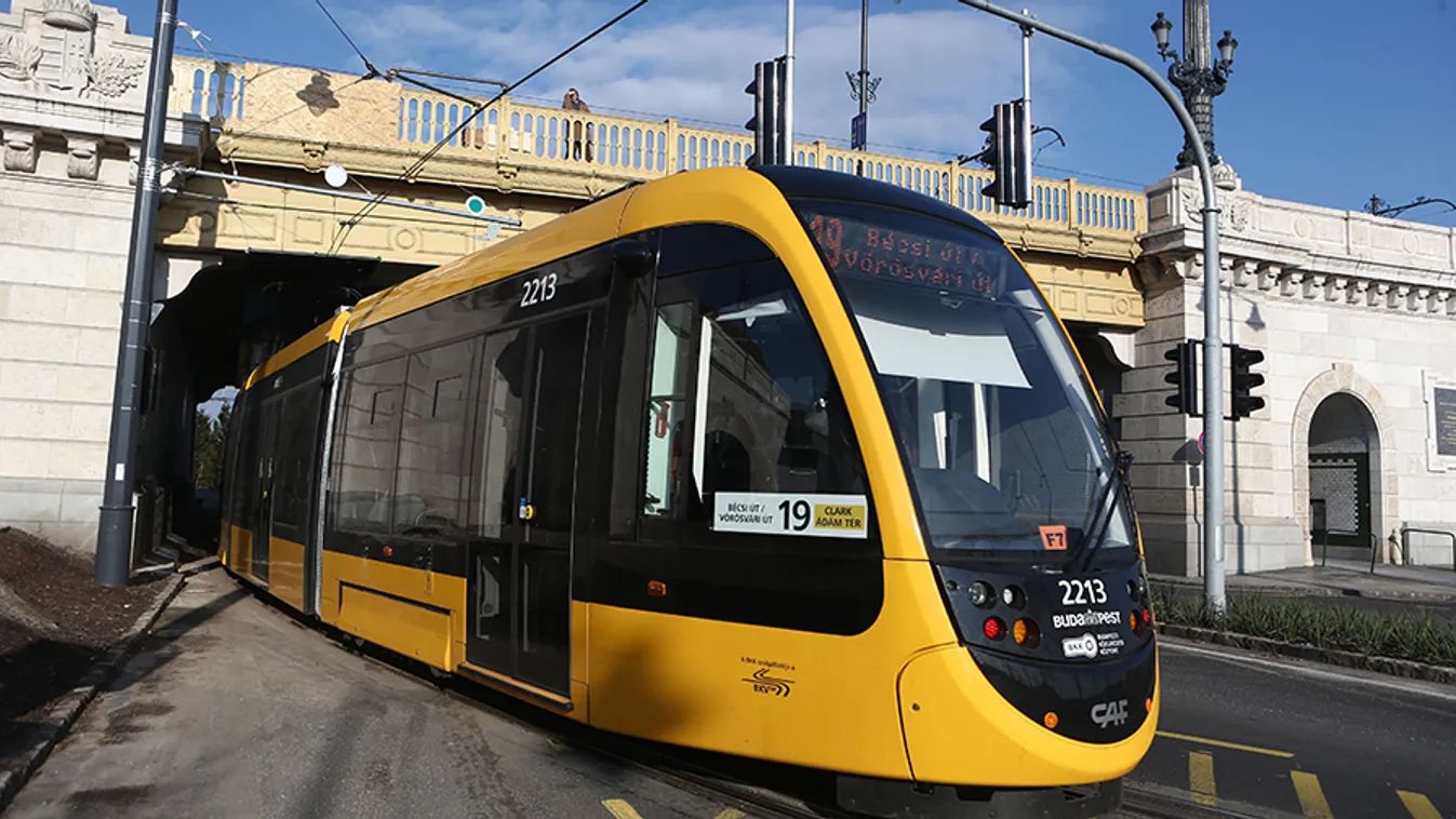 A hosszú hétvégére megint felfordul a főváros közlekedése