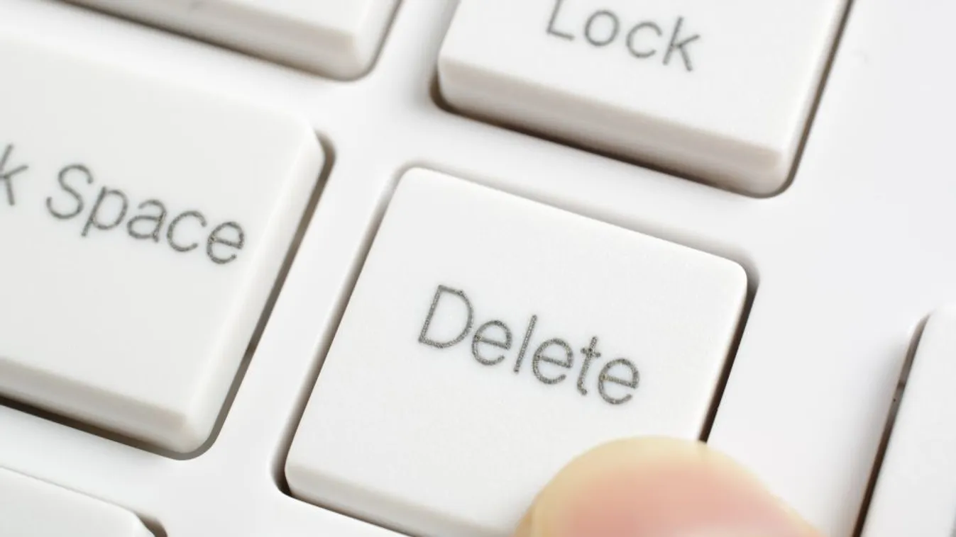 Választásokat befolyásolni próbáló oldalak tucatjait törölte a Facebook