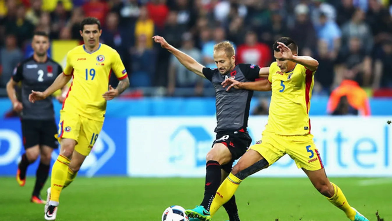 Mennek haza a románok