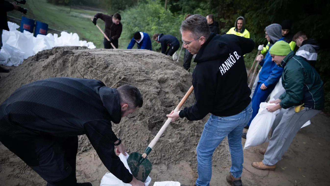 Hankó Balázs: Több ezer fiatal vesz részt az árvízi védekezésben