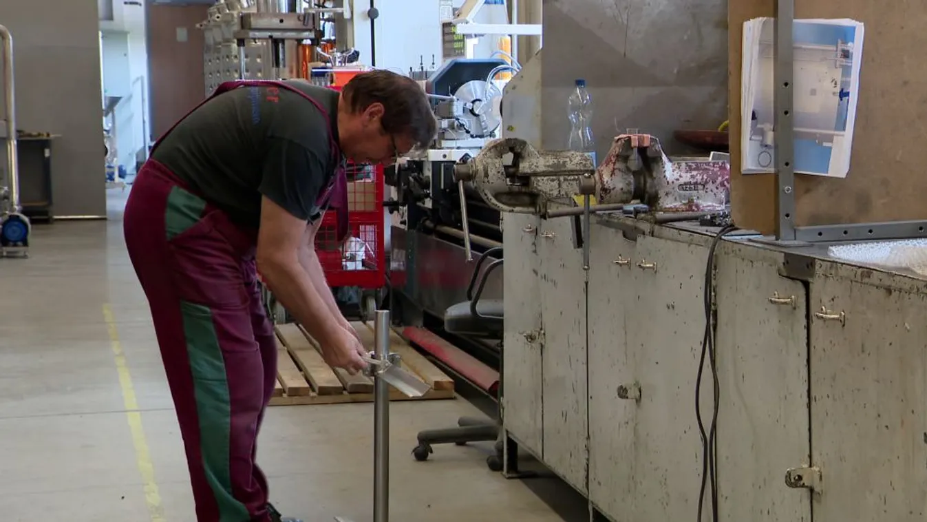 Újabb 2,4 milliárd forint támogatás a kisvállalkozások munkahelyteremtésére