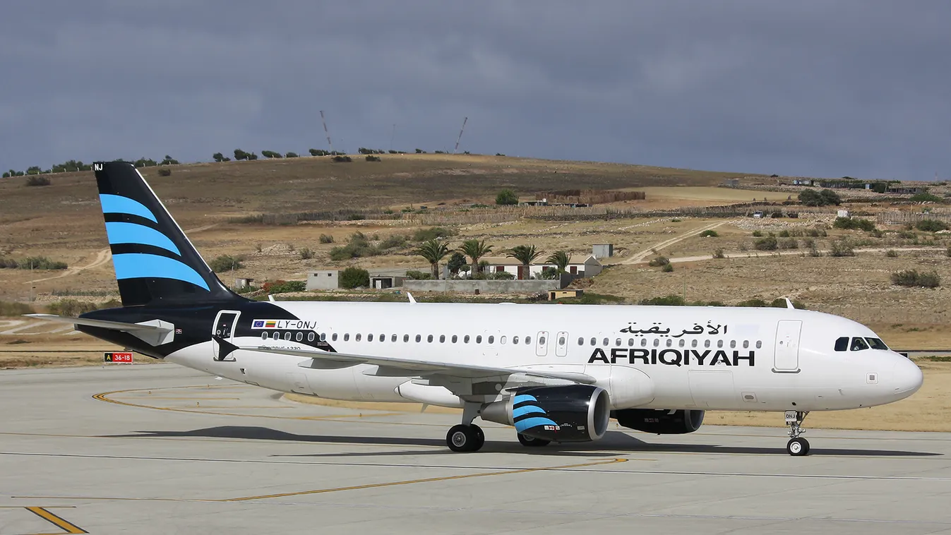 Eltérített repülő: 25 túszt elengednek