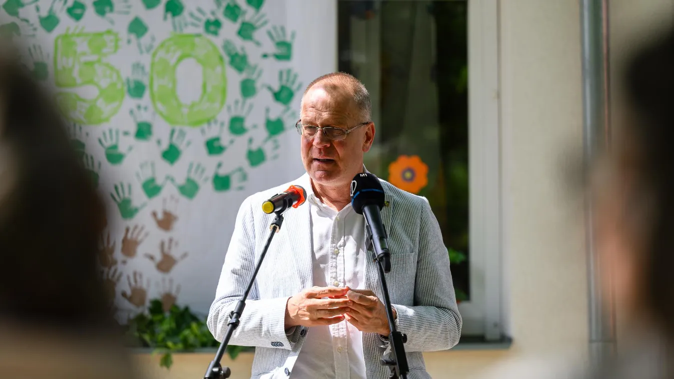 Navracsics Tibor: emelkedjen a bére a legfeljebb 30 ezer lakosú településeken dolgozó önkormányzati köztisztviselőknek is!