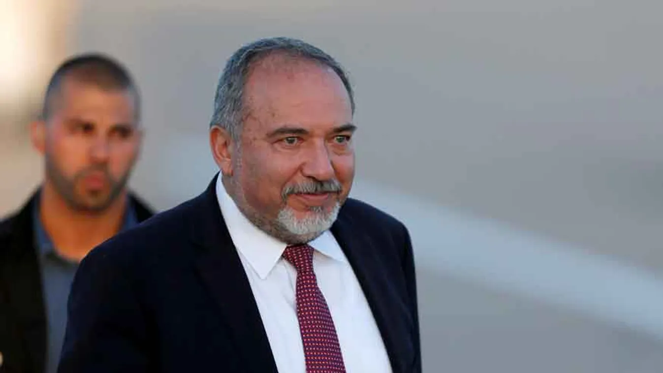 A tűzszünet után beadta lemondását a védelmi miniszter