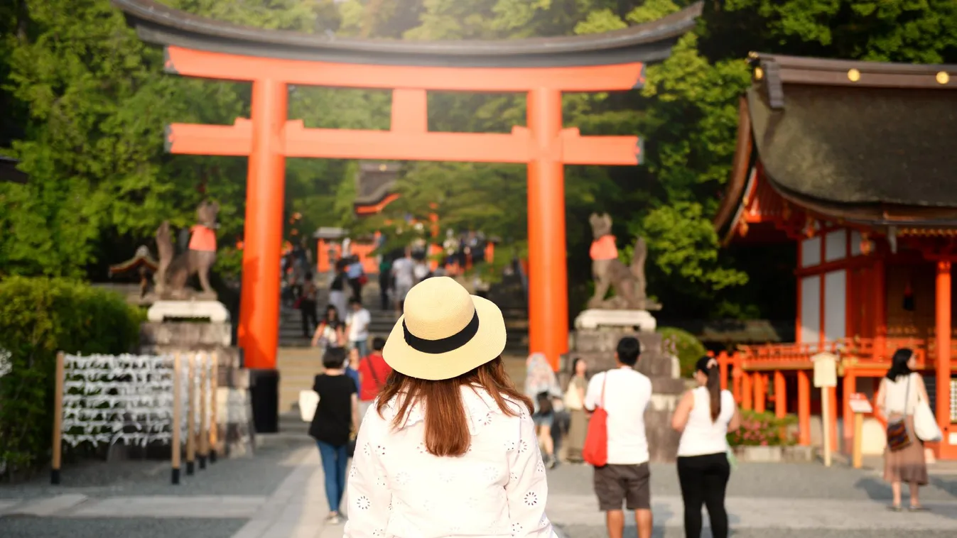 Szigorú korlátozások mellett ismét utazhatnak turisták Japánba