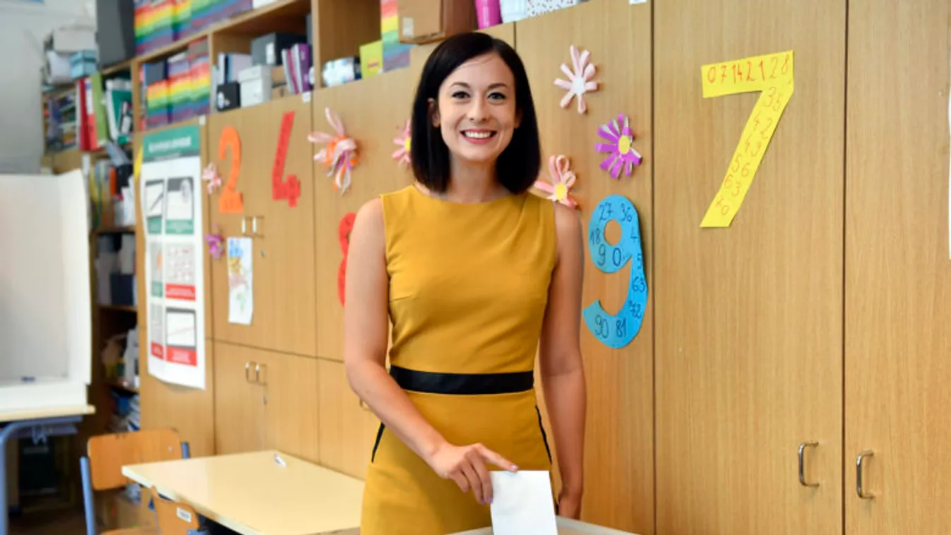 Cseh Katka hiteltelen figura