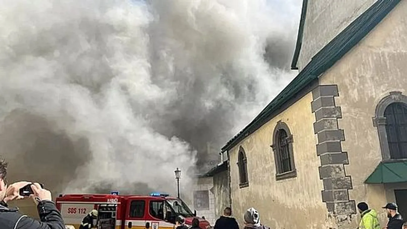Több történelmi épület megrongálódott egy tűzvészben Selmecbánya központjában