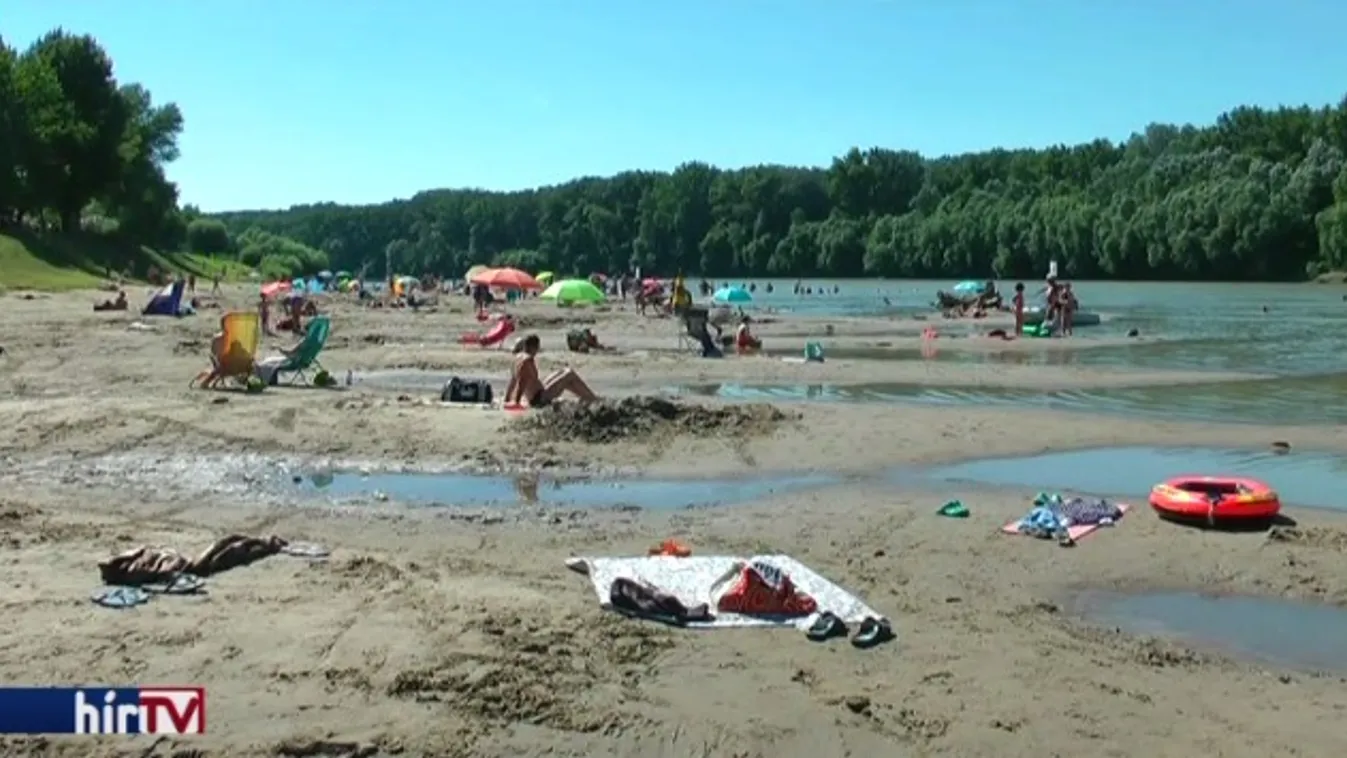 Mozdulatlanul fekvő fürdőzőt sodort az ár