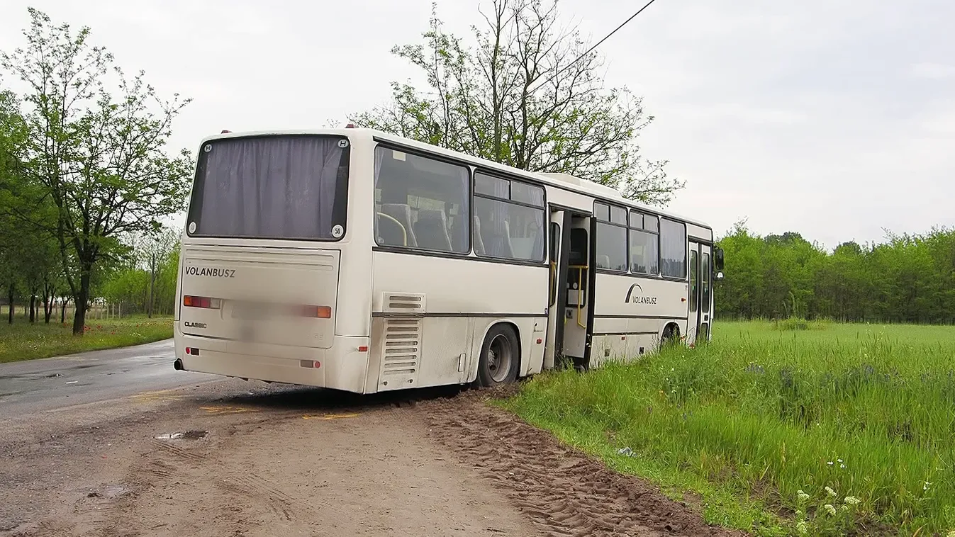 Itthon is ütközött egy autóbusz és egy tehergépkocsi